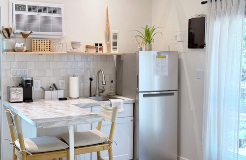 Southern Shores Apartment | Live Oak Cottage - 'tiny house'/walk to beach
