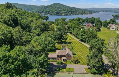 New Preston House | Live the good life in this luxury Lake Waramaug retreat!