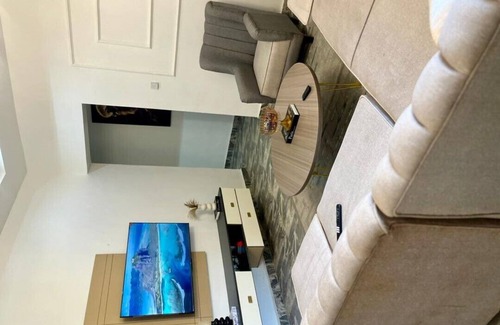 Asokoro Apartment | Live the luxury life you deserve! 2-bedroom apartment in Abuja with AC, WiFi.