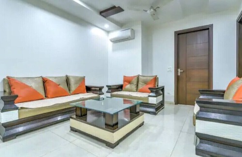 Kalkaji Apartment | Lively 2 BHK Apartment- Park Facing, close to market by HostMyStay