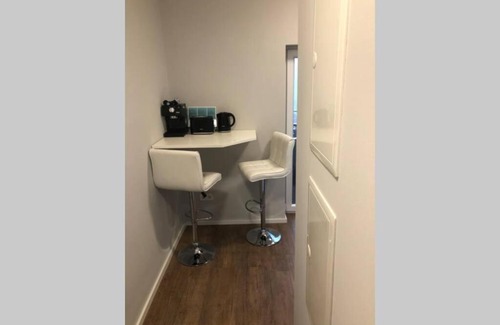 Siegburg Apartment | Liverpool · CHILLINGHOUSE # 8, ICE 3 Min. NETFLIX