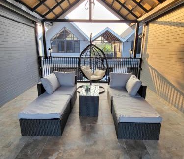Chom Thong Villa | Living in Ping