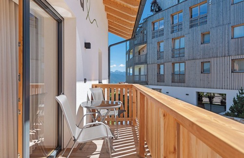 Maranza Apartment | Living Lerchna - Apartment Abendrot with Mountain View, Balconies and Wi-Fi