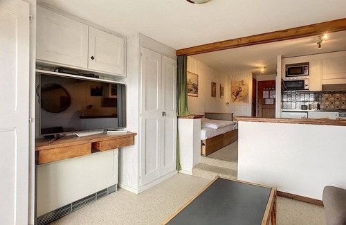 Verbier Apartment | Living room with sofa bed, two beds in the entrance hall, open-plan kitchen with 2 hotplates and Nes