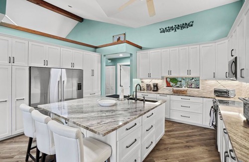 Roseland House | Living Water's: Spacious 4-bedroom house with tons of amenities