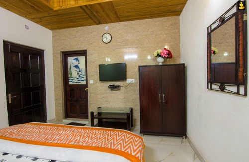Naukuchiyatal Resort | LivingStone Lake View Resort Premium Room