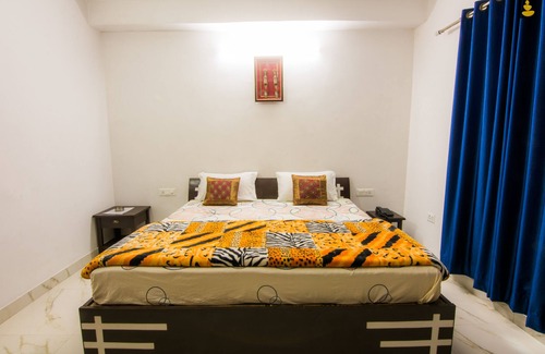 Naukuchiyatal Resort | LivingStone Lake View Resort Deluxe room