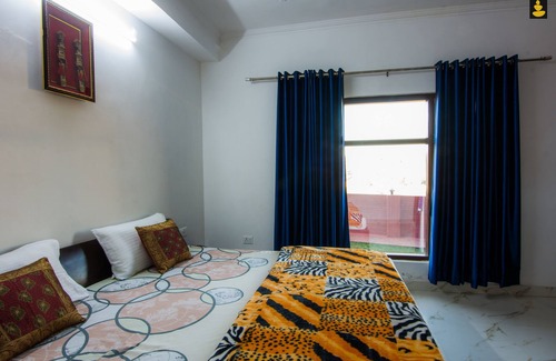 Naukuchiyatal Resort | LivingStone Lake View Resort Deluxe room