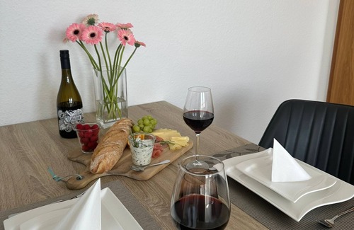 Schonebeck Apartment | Livoro Dormitorio Apartment