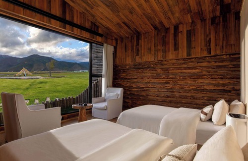 Shangri-La Hotel | Liz's heart is in the sky