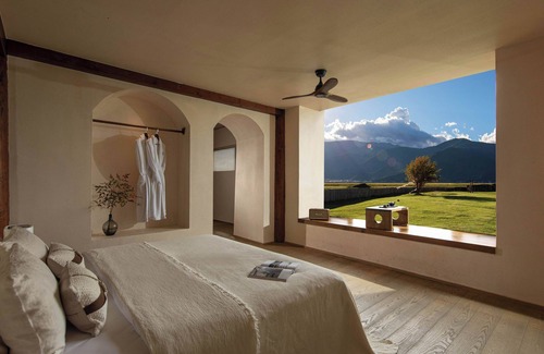 Shangri-La Hotel | Liz's heart is in the sky