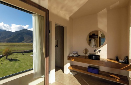 Shangri-La Hotel | Liz's heart is in the sky
