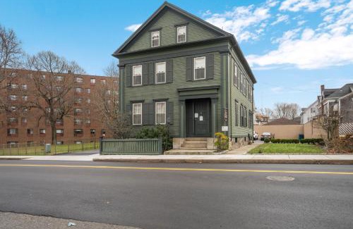 Fall River Bed & Breakfast | Lizzie Borden House