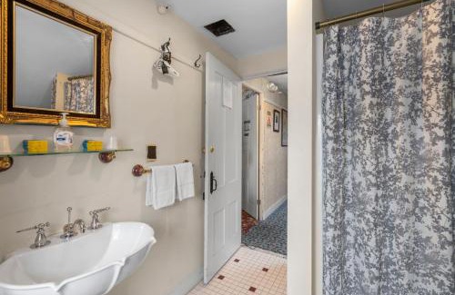 Fall River Bed & Breakfast | Lizzie Borden House