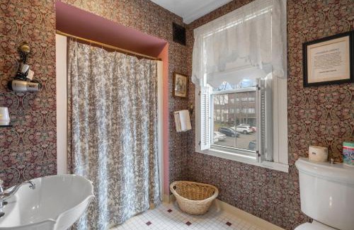 Fall River Bed & Breakfast | Lizzie Borden House