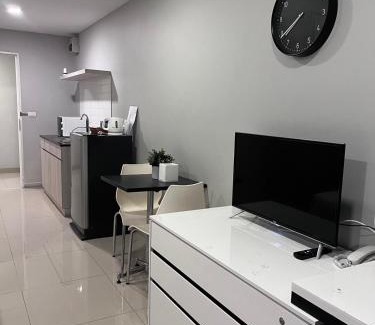 Thanon Phetchaburi Apartment | LKN Grand