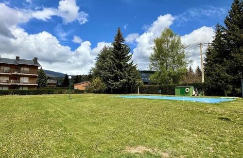 Llivia Apartment | Llívia, Cerdaña, alojamiento con piscina y pista de tenis