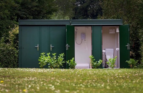 Mouldsworth RV Rental | Lloyds Meadow Glamping Delamere Chester