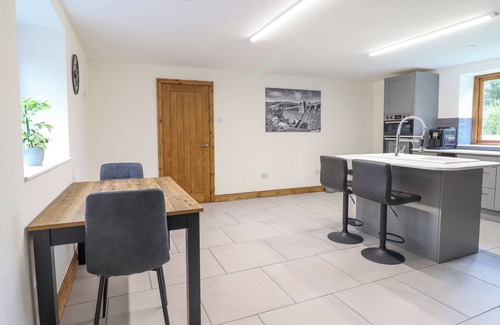 Llanfair Caereinion Cottage | LLWYDIARTH SAW MILL, pet friendly in Llanfair Caereinion