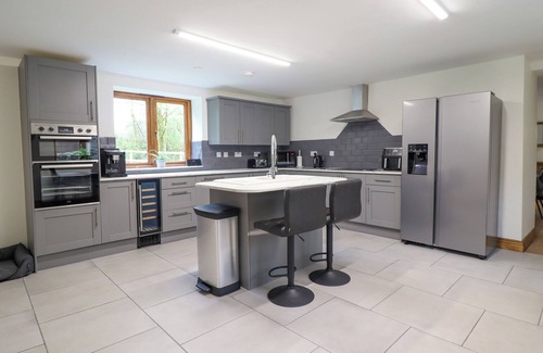 Llanfair Caereinion Cottage | LLWYDIARTH SAW MILL, pet friendly in Llanfair Caereinion