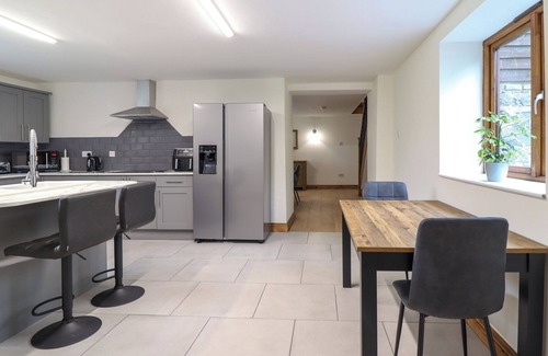 Llanfair Caereinion Cottage | LLWYDIARTH SAW MILL, pet friendly in Llanfair Caereinion