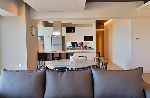 Financial District House | Lobby 33 Apartment 2511 by Del Mar