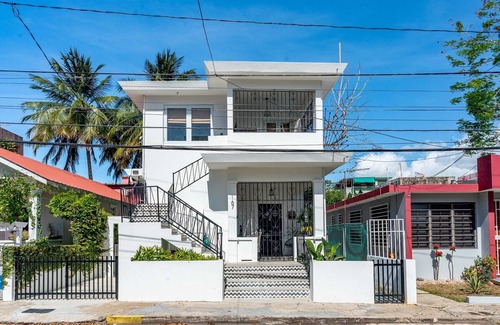 Parque House | Local Art Deco/House Near to Everything + Beach