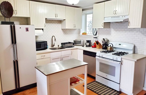 Noe Valley Apartment | Local living in SF. Full deck. Great views, safety and privacy.