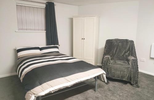 Brierley Hill Apartment | Local to Russells Hall Hospital