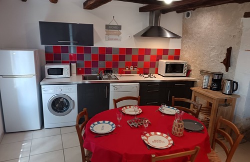 La Croix-en-Touraine House | located between Amboise and Chenonceau and close to the Loire Valley vineyards