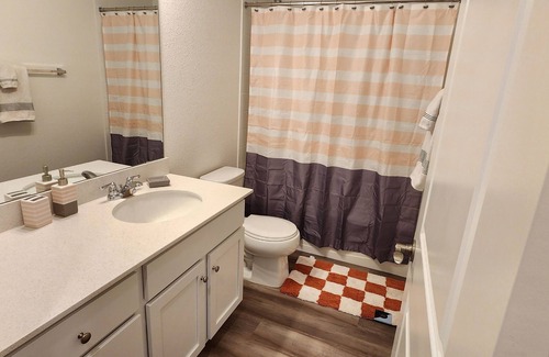 Westridge House | Located close to city and mountains- 2-BR townhome with WiFi and AC