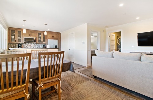 Pine Point Condo | Located directly on the white sands of Pine Point Beach.