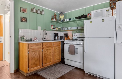 Arrowbear Lake Cabin | Located Half way between Lake Arrowhead&Big Bear/Level Entry