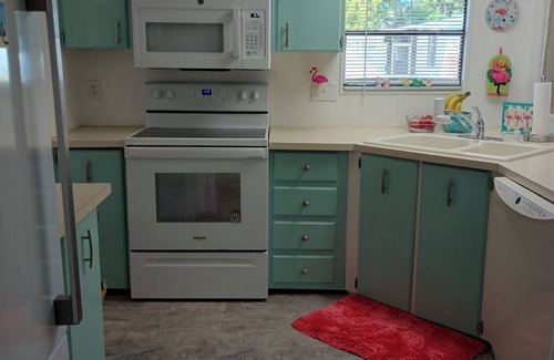 Jacarandas House | Located in southwest Florida, close to a vibrant downtown, and sandy beaches!