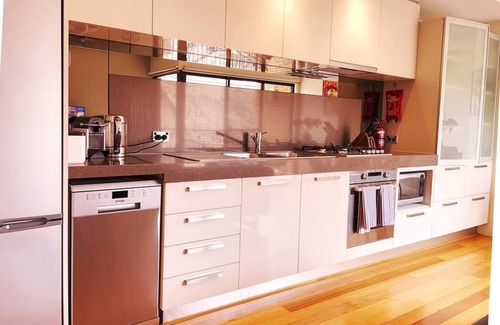 Fremantle Apartment | Located in the heart of the West End of Fremantle amongst vibrant cafes and bars