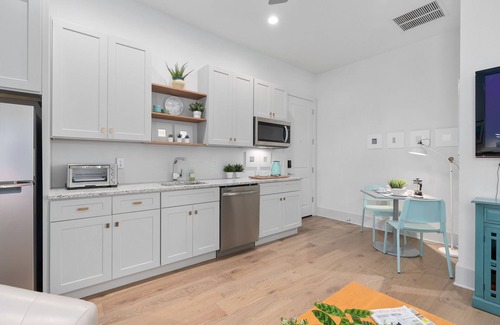 College Park Apartment | Located in the heart of lovely College Park easy access to downtown Orlando.