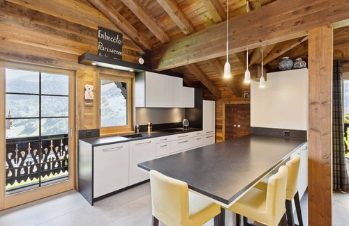 Champery Apartment | Located in the town of Val d'Illiez, between Troistorrents and Champéry, the Chalet Reine offers a b