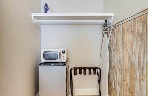 Rockport Cottage | Located in town, walking distance to marina and festival grounds. Cottage 3