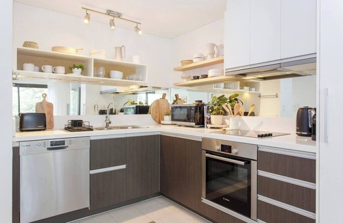 North Coogee Apartment | Located just a stones throw from the Beach Breaksea is the perfect place to enjoy some time away