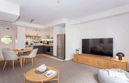 North Coogee Apartment | Located just a stones throw from the Beach Breaksea is the perfect place to enjoy some time away