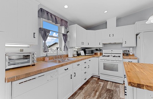 Hermosa House | Located near Mt. Rushmore, the Black Hills, Badlands National Park & more!