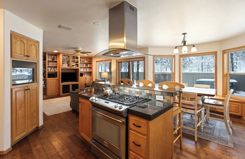 Sunriver House | Located on Ft Rock Park, SHARC Passes, Ping Pong, Hot Tub, Fireplace