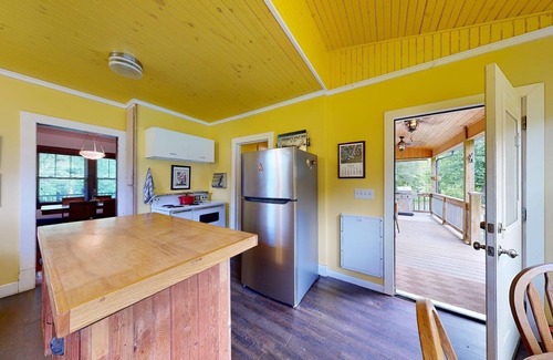 Ansted House | Located on the border of New River Gorge National Park and Hawks Nest State Park
