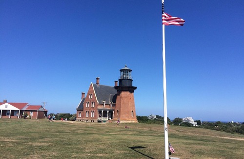 Block Island Resort | Located steps from Old Harbor and beaches nRestaurants and shops one block away.