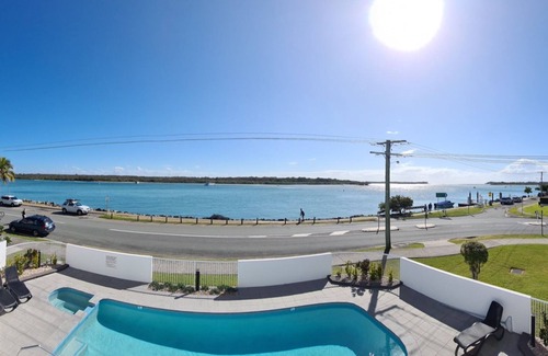 Noosaville Apartment | LOCATION DOESN'T GET ANY BETTER THAN THIS