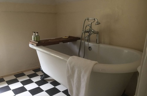 Sutton Cottage | Location Location! Beautiful country estate cottage, great walking, pet friendly