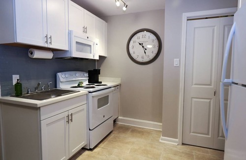 Audubon Apartment | Location, Location, Location! Welcome to a charming 1BR in Uptown New Orleans.