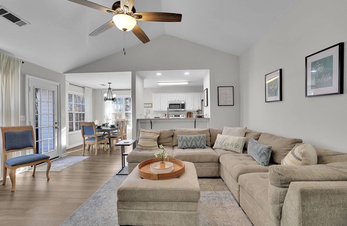 Buford House | Location, Location! Minutes away from Mall of GA!