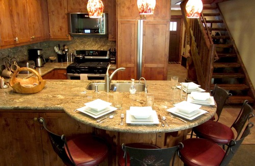 Truckee Condo | LOCATION! LOCATION! Ski In-Out, Ski Trails Condo Very Near N'star Vill, Wi-Fi