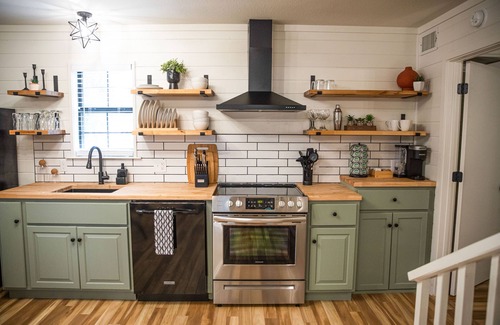 Paris Cottage | Location! Quant, Cozy & Stylish 2 Br/2Ba
